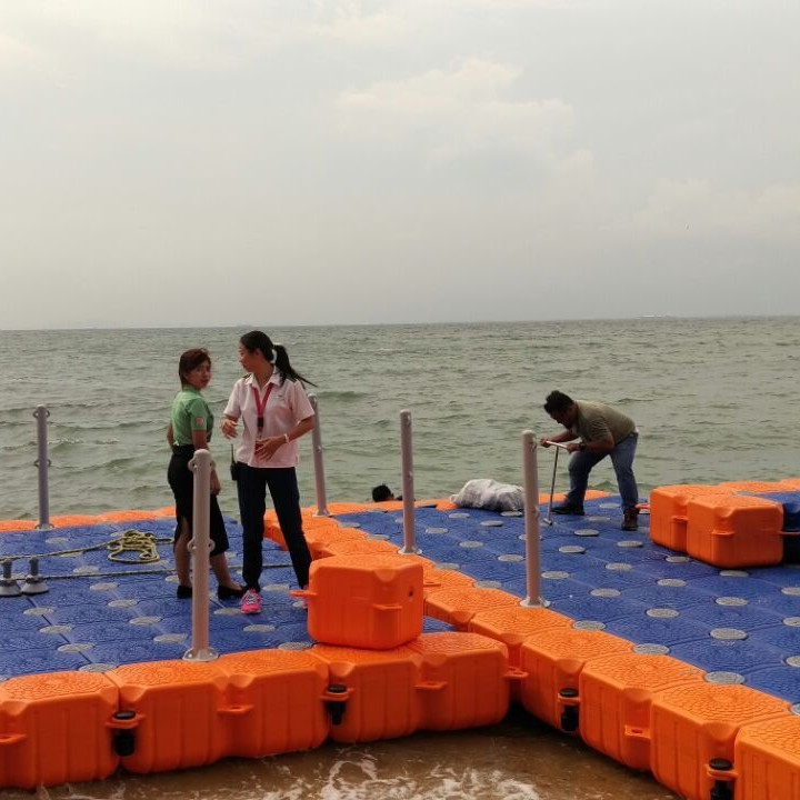 水上塑浮筒摩托艇停靠泊位自由拼接塑料走道广州厂家水上行人道