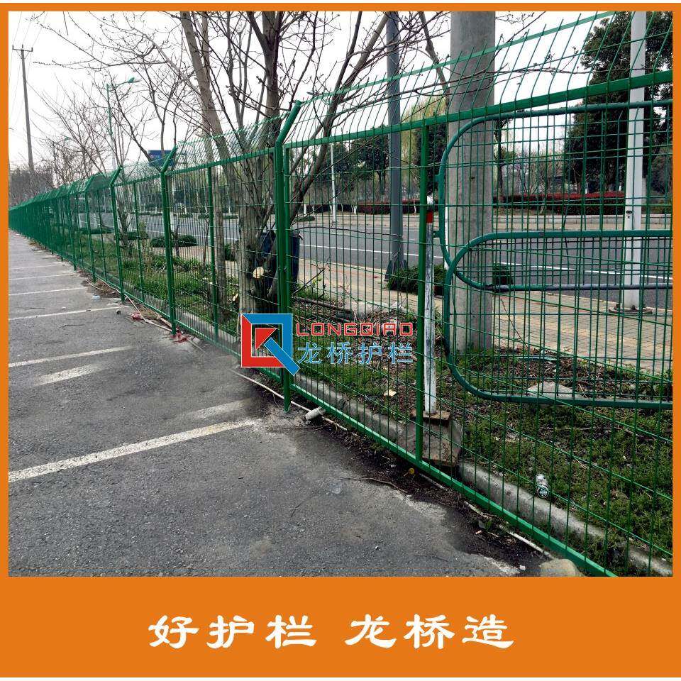 吴铁路护塑栏网吴江32292高速公路护栏网浸绿色铁江丝网龙桥厂