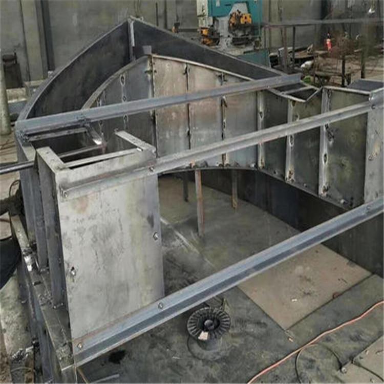 赫润供应混凝土收费岛钢模具路桥收费岛模具