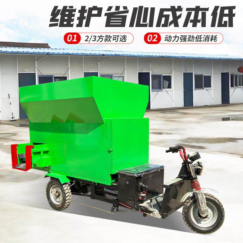 牛羊草料青储省工抛撒车四轮底盘撒料车图片喂料车详细参数