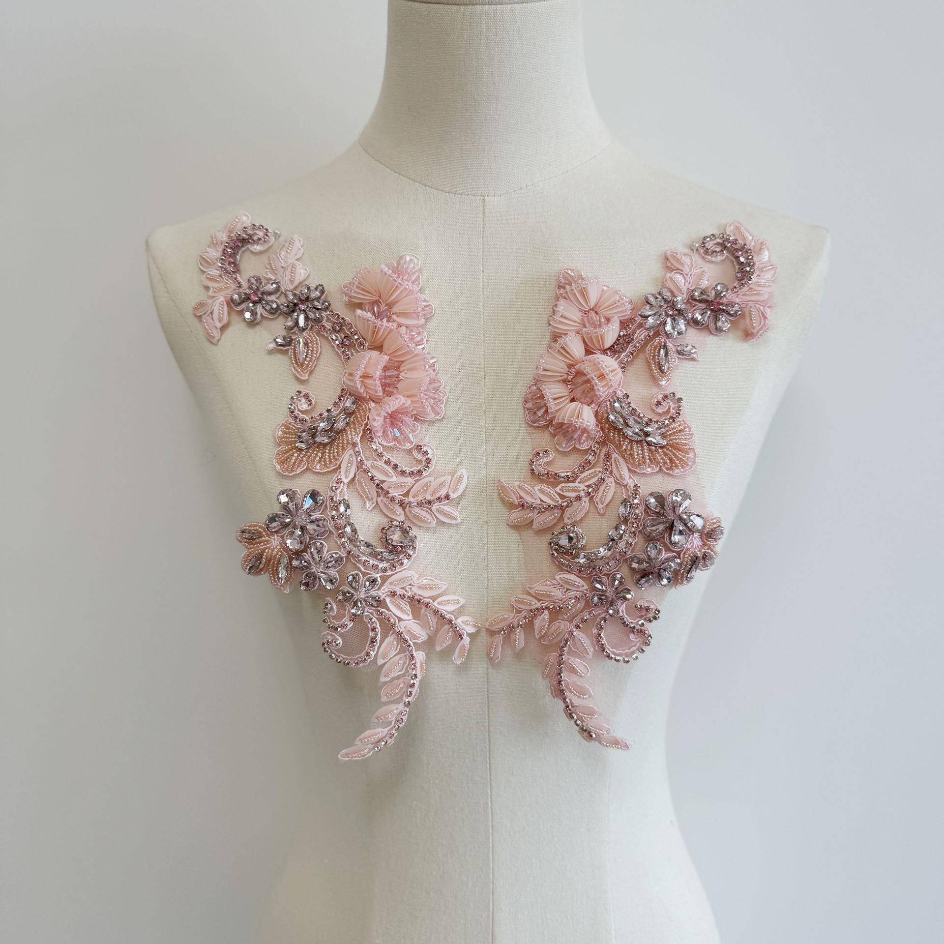 辅花浅粉色立体铃兰花手工水饰品A47-2458贴绣片婚纱礼服舞蹈服钻