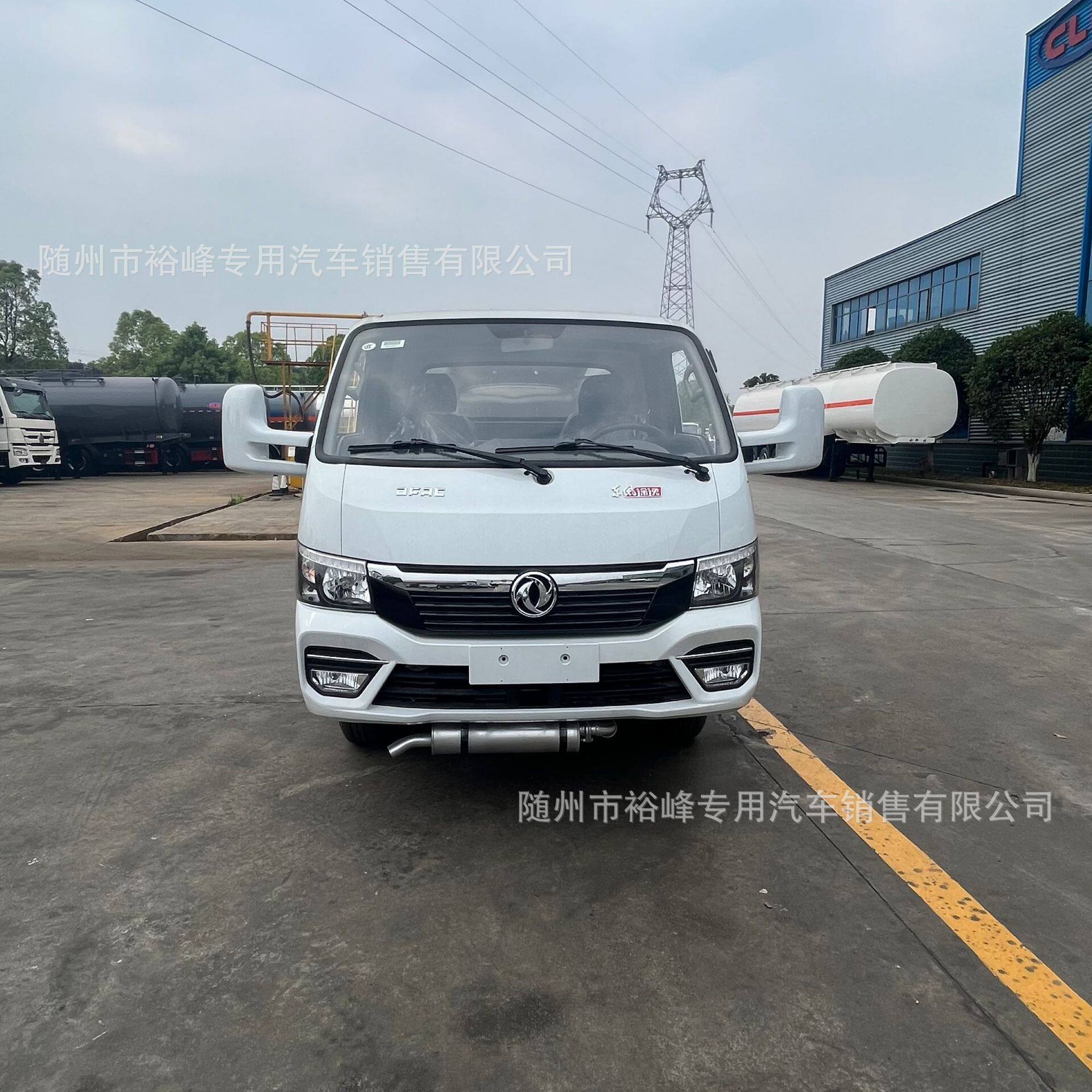 出口南菲的东风途逸3立方铝合金油罐车配大流量加油机和卷盘