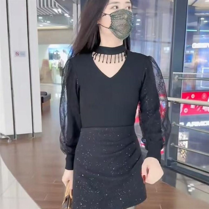 V领挂脖蕾丝拼接打底衫女秋冬2025新款时尚镂空气质加绒针织上衣