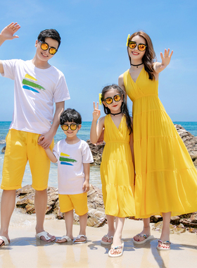 亲子装夏装2020新款一家三口海边度假沙滩裙母女装黄色V领连衣裙