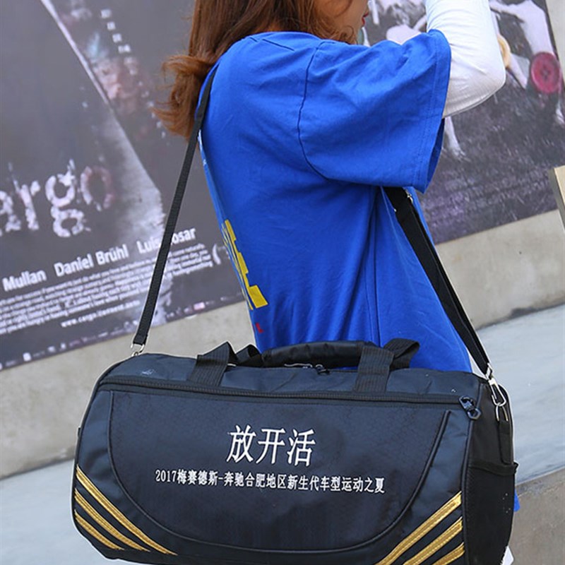 健身包定制小批量帆布旅行包篮球足球瑜伽游泳舞蹈斜跨圆筒运动包图片