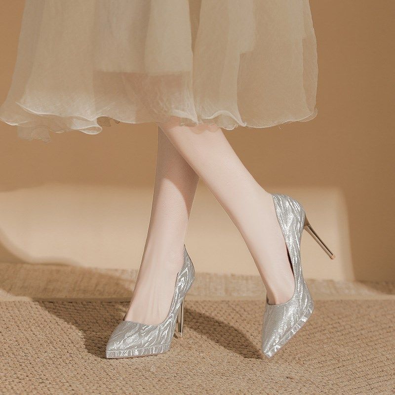 法式银色高跟鞋女防水台尖头细跟配礼服宴会单鞋气质小码3233女鞋,女鞋,浅口单鞋,淘宝优惠券,粉丝福利购,淘宝优惠卷