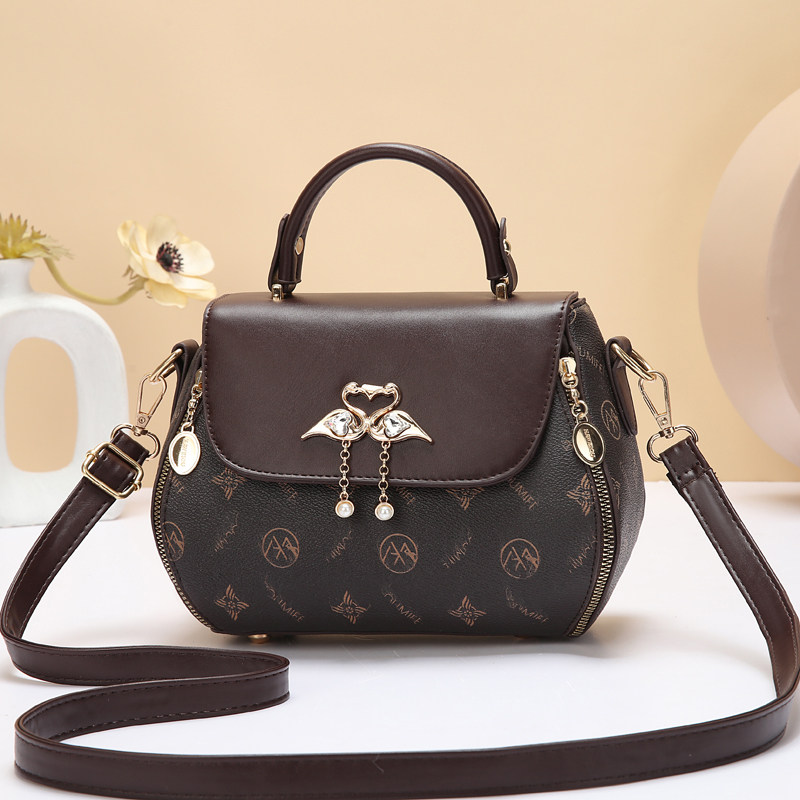 小众今年流行小包包女2024新款质感单肩斜挎包休闲百搭小圆包,箱包皮具/热销女包/男包,通用款女包,淘宝优惠券,粉丝福利购,淘宝优惠卷