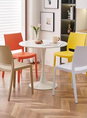 新款北欧厚塑料餐桌椅子用靠久加UIT背凳子可叠放坐舒服靠背家小