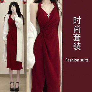 高级感长裙红色吊带连衣裙子2025新款秋冬季女装茶系穿搭一整套装