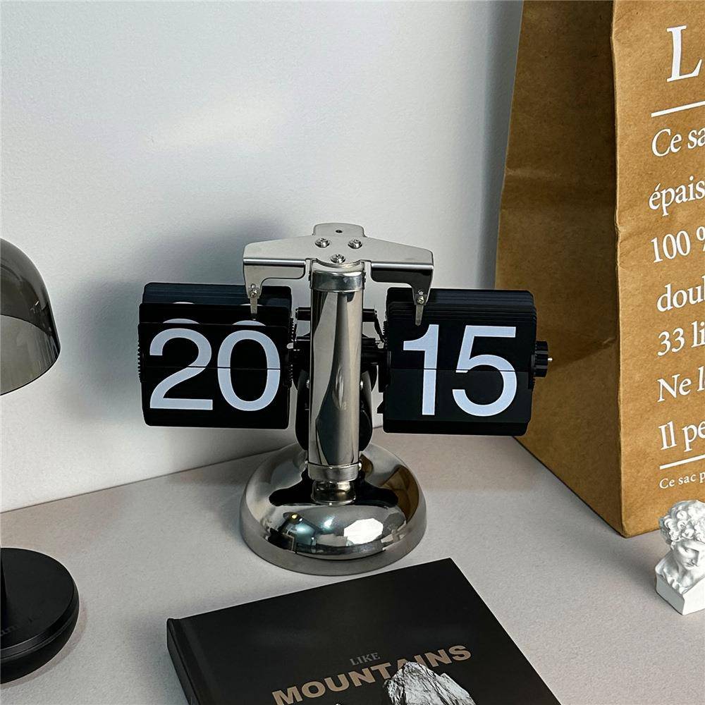 小天平自动单脚双脚翻页座钟书桌床头台钟经典创意钟表金属摆钟