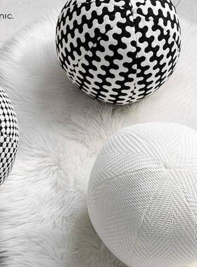 现代简约黑白色圆形抱枕样SOJ轻奢板球房北i欧ns沙发儿童房圆形抱