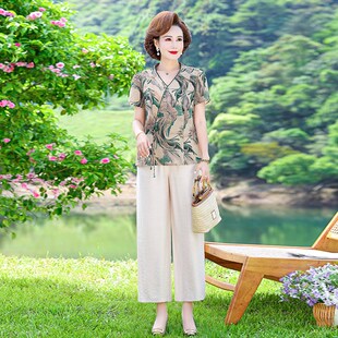 妈妈夏装套装女洋气新款花色t恤中老年人气质短袖上衣两件套显瘦