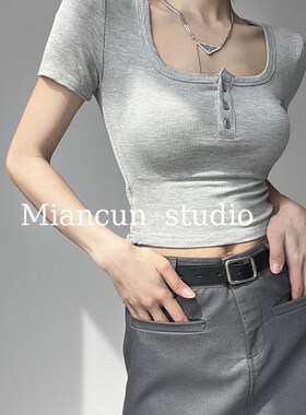 纯野A妹三粒扣方领漏锁骨紧身打底衫女夏季短袖T恤露脐短款上衣潮