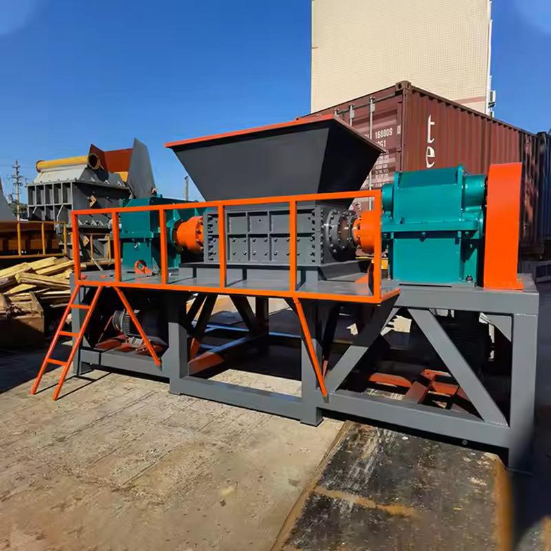 大型轴撕碎机废CUJ属汽车架金轮胎双木材破碎机塑料橡碎胶粉环保