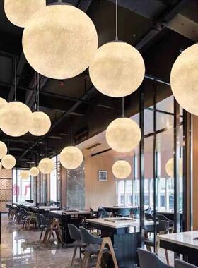 北欧网球灯吊灯创意圆37690球星球月灯服装铺橱窗店灯餐厅球形月