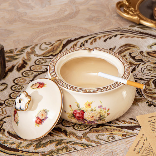 高档欧式复古陶瓷烟灰缸家用客厅创意带盖防飞灰办公室装饰品摆件