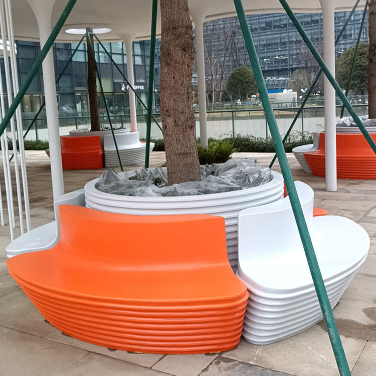 玻璃钢景观坐凳橙白拼接商业街