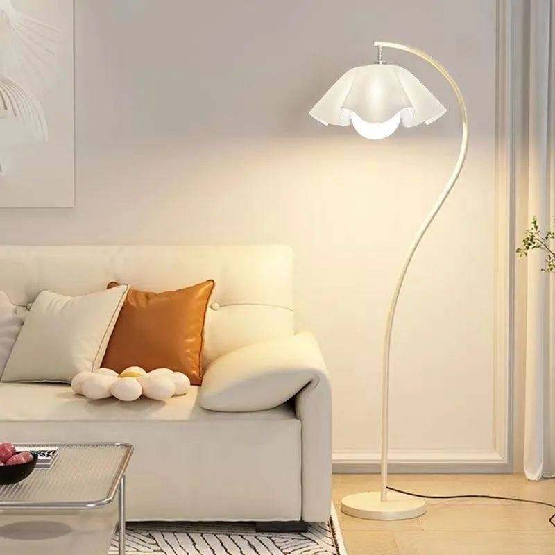 法式奶油风花瓣灯客厅沙发旁边卧室床头氛围灯落地灯温馨照明茶室