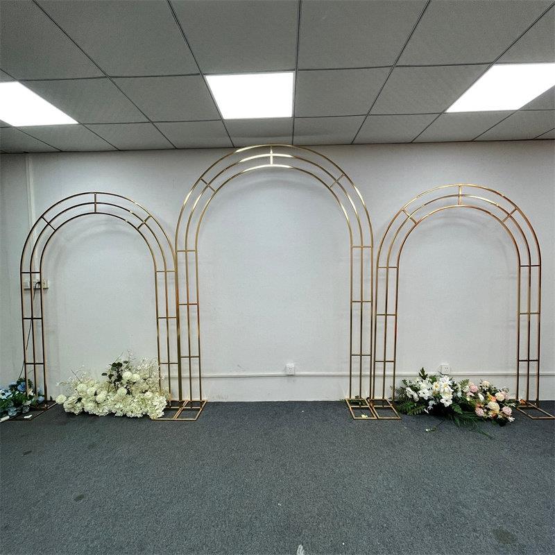 新款婚庆道具镀金铁艺婚礼舞台布置弧形拱门屏风迎宾区摆件背景架