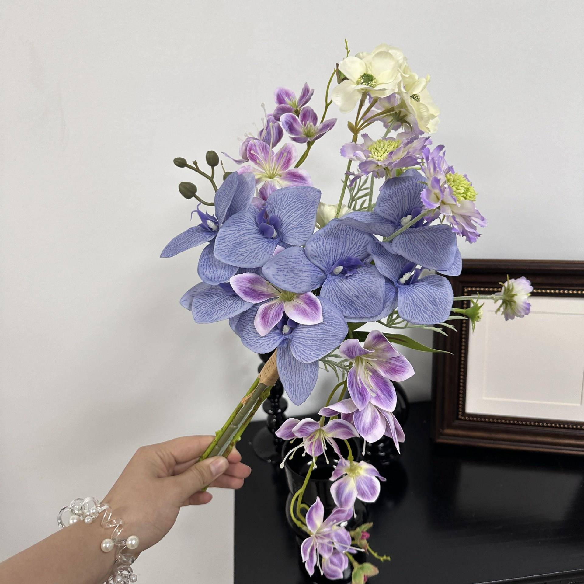轻奢蝴蝶兰仿真花束高级假花结婚拍照手捧花客厅餐桌摆件装饰花艺