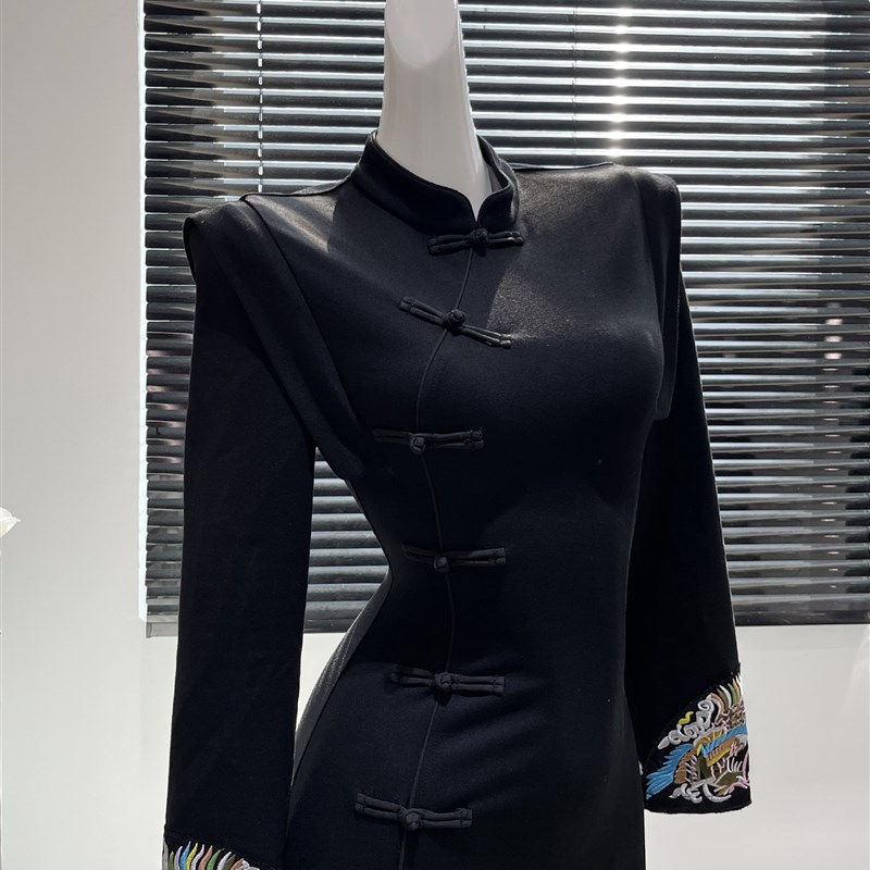 新中式国风黑色旗袍连衣裙女冬季长裙轻奢高级感气质开叉礼服裙子