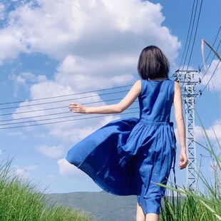 今年流行漂亮裙子新款小个子海边度假法式气质蓝色无袖连衣裙女夏