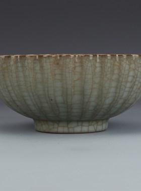 宋官窑粉青釉瓜棱碗古董古玩收藏真品复古瓷老物件瓷器老货摆件