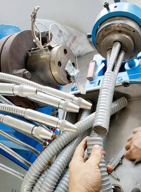 厂家直供出金ZZX海机械风管机械管机生产软线具螺旋挤机管材软模