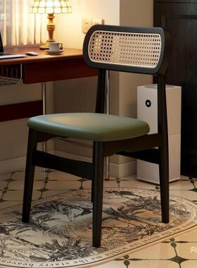实椅北欧餐桌复古KNP藤法式木餐椅中古休闲家用椅子编高级感绿色
