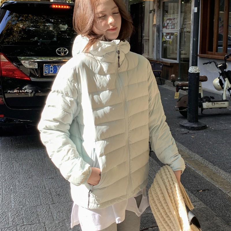 2025年冬季新款轻薄羽绒服女短款连帽小个子90白鸭绒内胆排骨外套