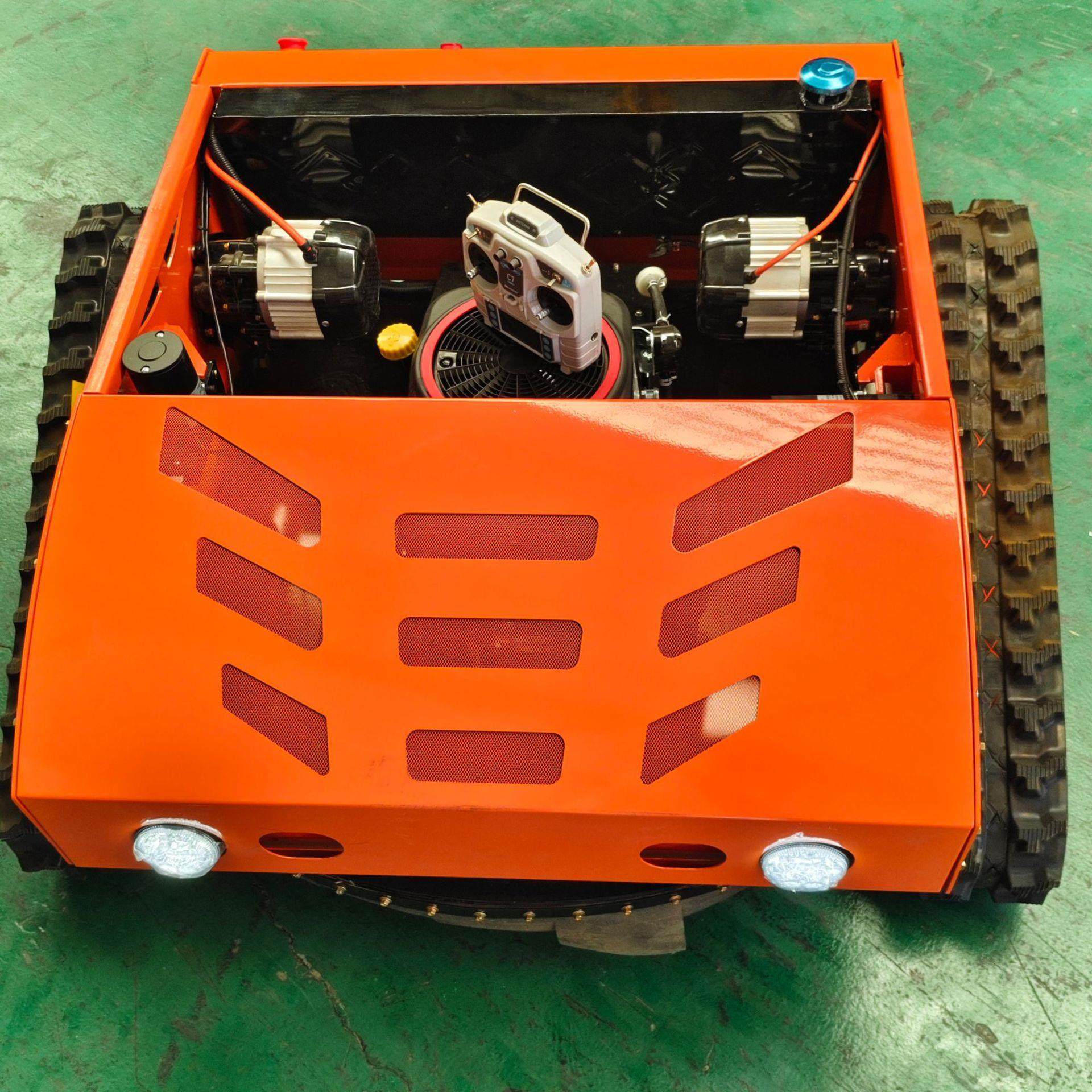 荒地边坡除草打草机燃油割草机履带割草机价格智能遥控割草机