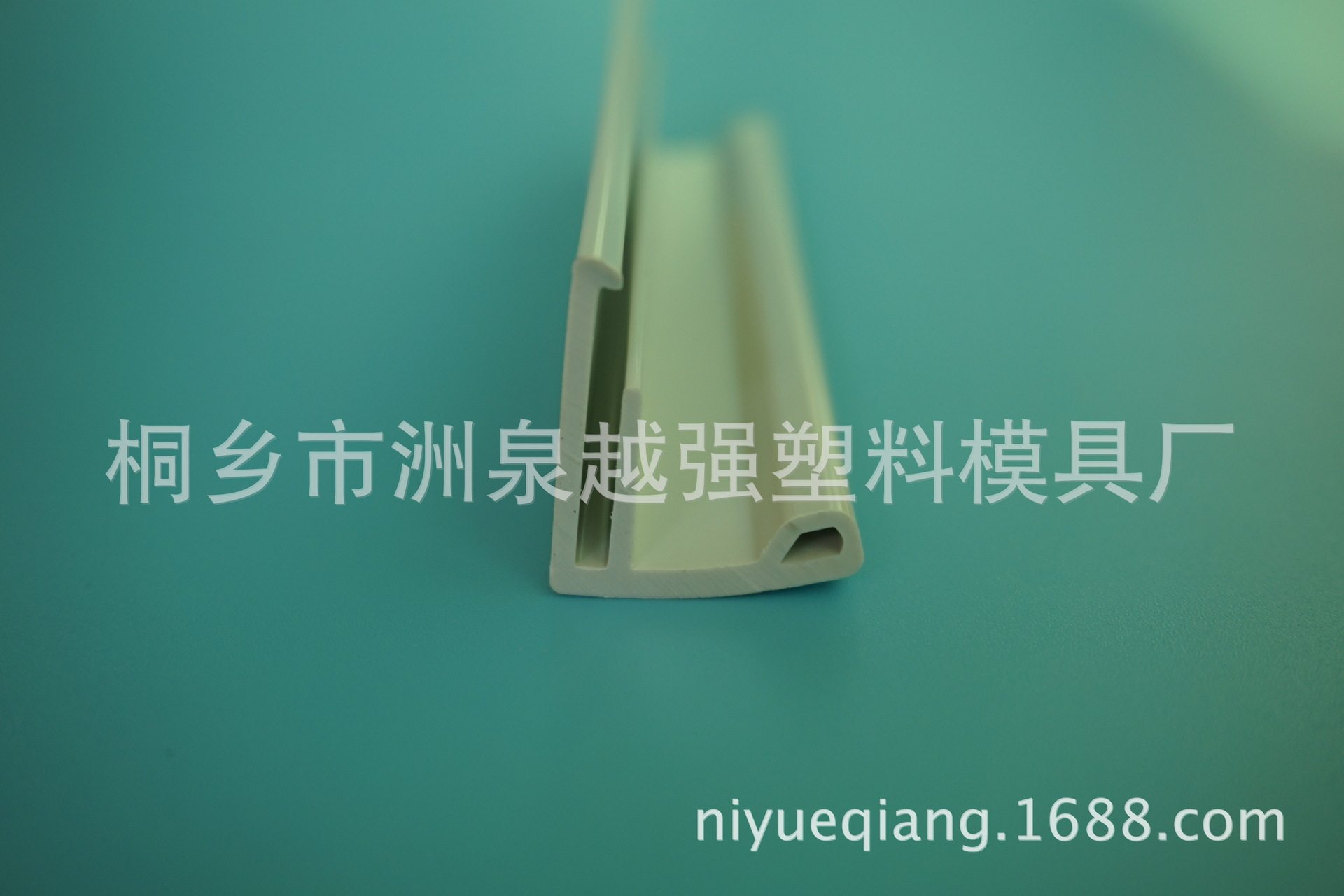 提供上海 杭州 嘉兴 宁波地区PVC异型材 塑料型材的加工 生产