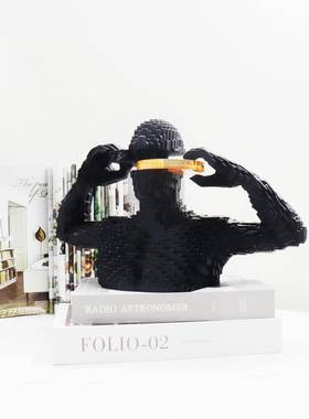 电现代简约创意马饰赛克人物46011雕塑摆件样板客厅视玄关酒柜房软装品