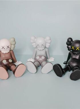 公台DBQ北姿潮流仔摆件潮玩偶流sz-sujiao-kaws坐摆件公仔