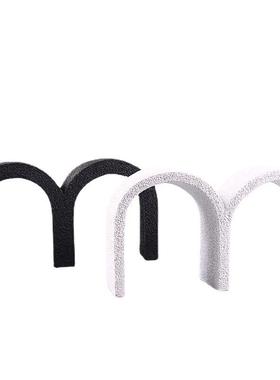 现代式简约欧几何M形字白母黑48394摆件书镇样板房售楼处装软饰品