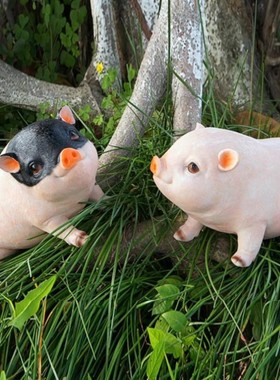 酒店公司小猪桌面。橱窗摆件办公桌造景图书馆柜台展厅饰品景区雕