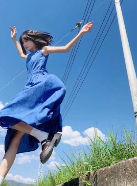 今年流行漂亮裙子新款小个子海边度假法式气质蓝色无袖连衣裙女夏