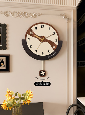 奶油风客厅挂钟新款现代时钟挂墙简约大气摇摆钟表家用创意石英钟