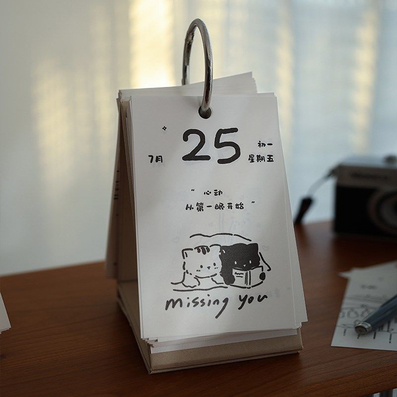 小日子不翻篇 2025简笔画手绘猫咪日历 简约多功能治愈系桌面台历