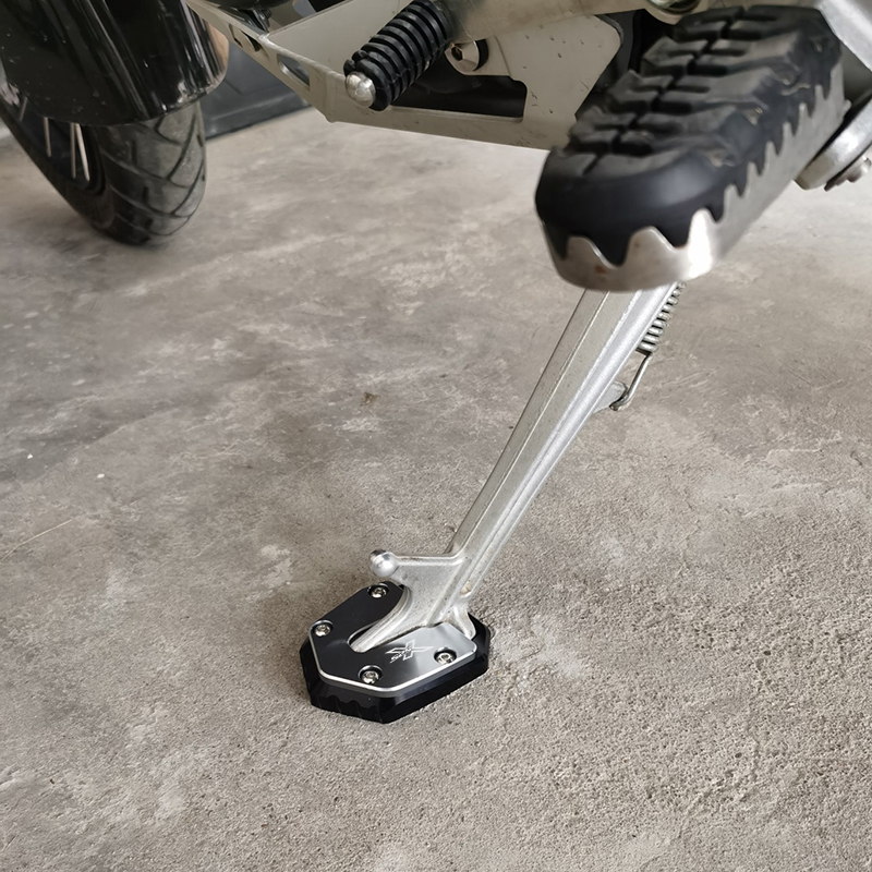 适用凯越5X 0X 0X改装加大加宽边撑垫侧撑加大座侧脚撑配件