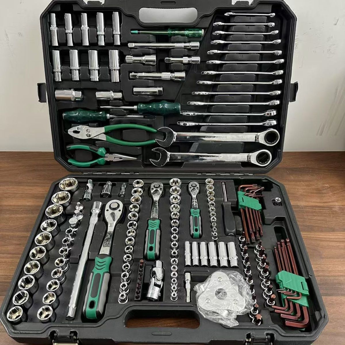 121件套汽修工具套装含套筒扳手