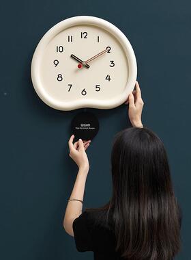 wzo红TYOS347oom屋准免打孔客厅挂钟2025新款网摆创意钟表现代简