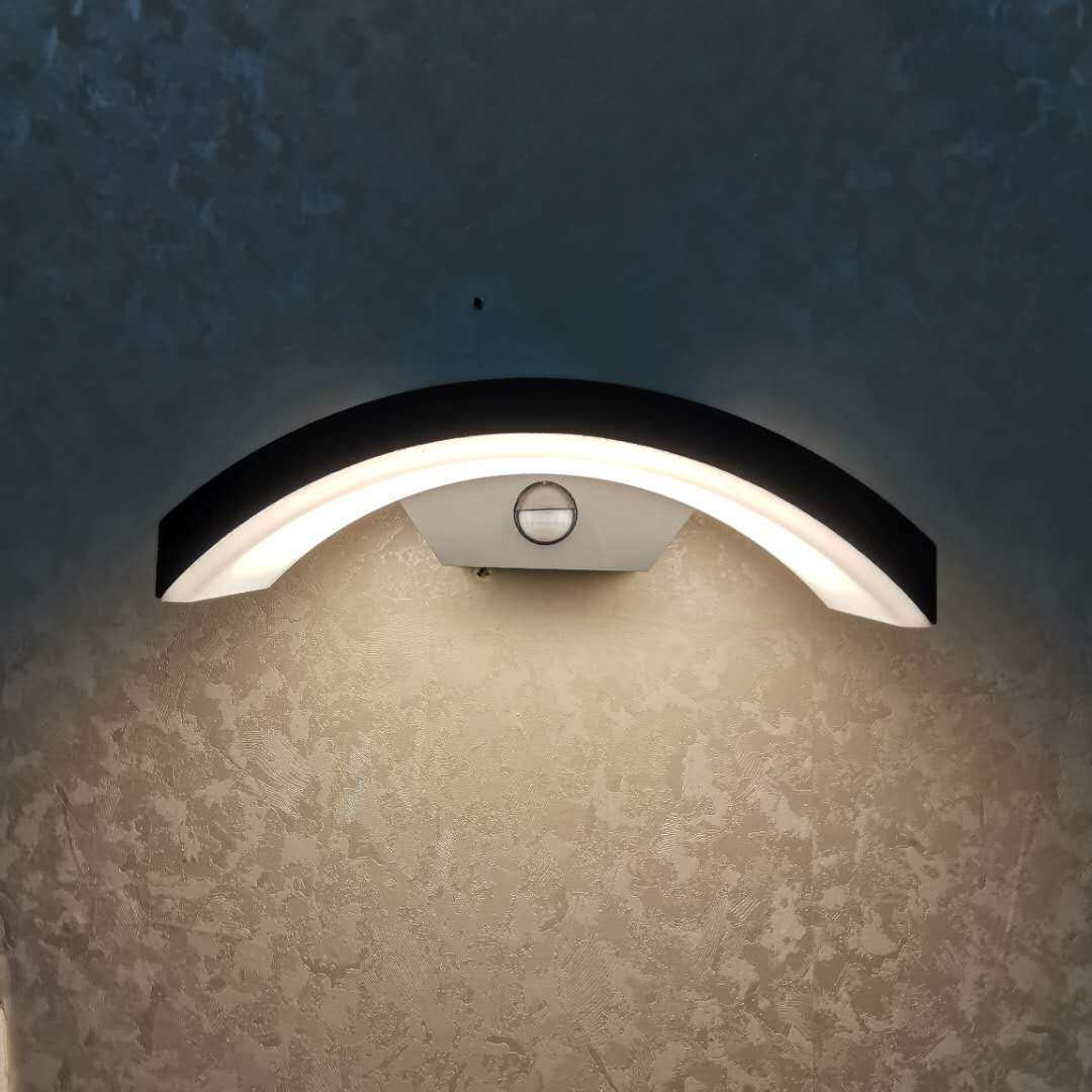 新款简约欧式LED户外人体感应款壁灯下弯防水庭院门口阳台墙壁