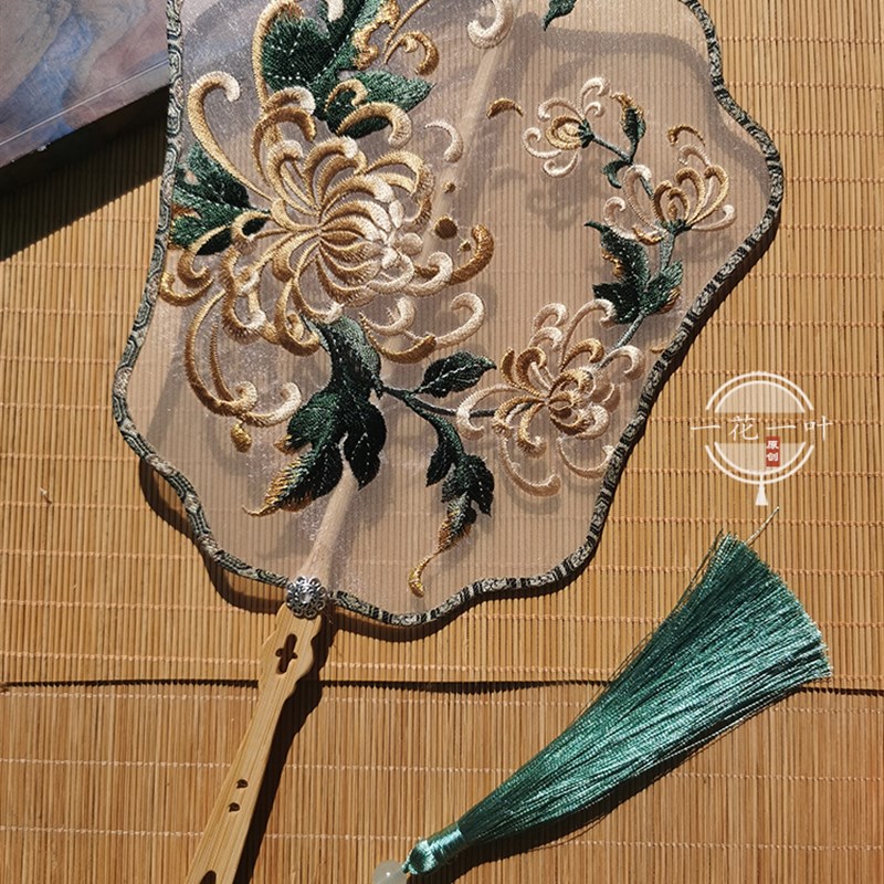 金菊古风团扇单面刺绣扇子舞蹈扇汉服仿古宫廷道具异形宫扇演出