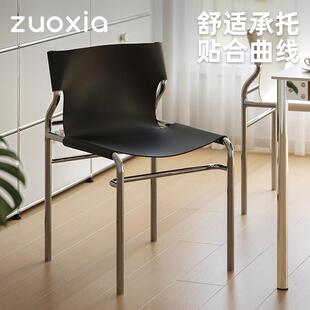 左下皮克椅北欧马鞍皮餐椅现代简约风家用靠背椅不锈钢设计师椅子