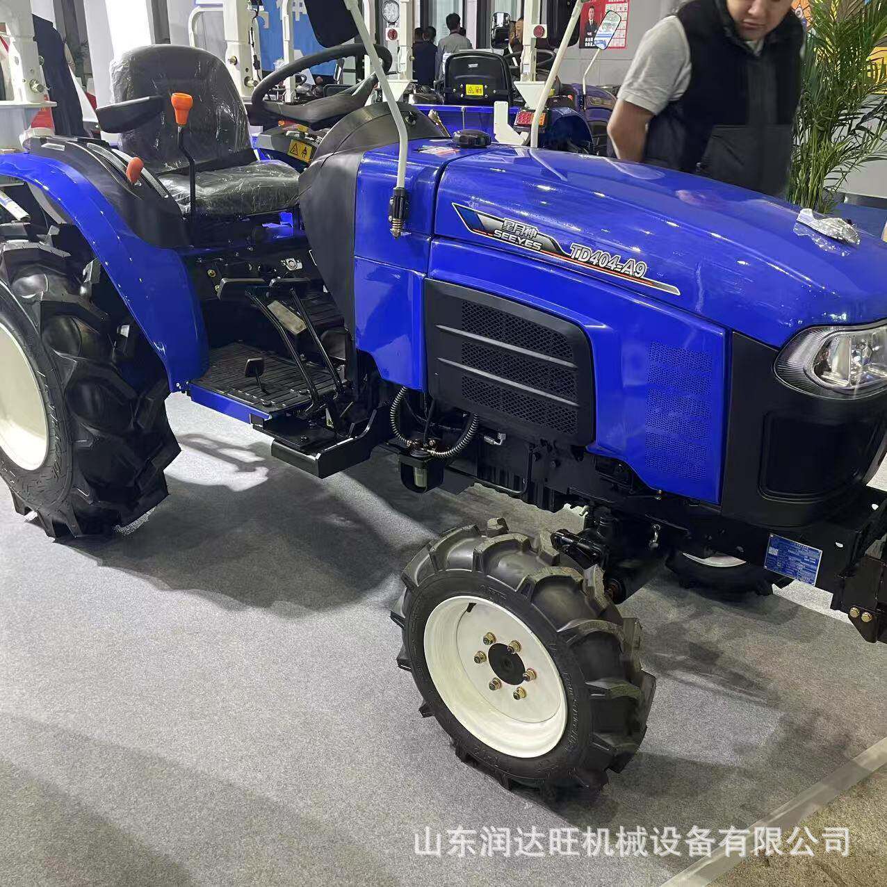 大马四驱拖拉QVR机棚 4力4 504轮式旋耕机播种机果园开沟大王拖拉