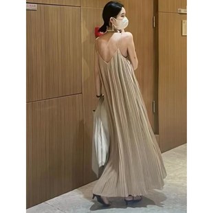 吊带裙长款到脚踝2024年夏季宽松轻熟高级垂感百褶无袖雪纺连衣裙