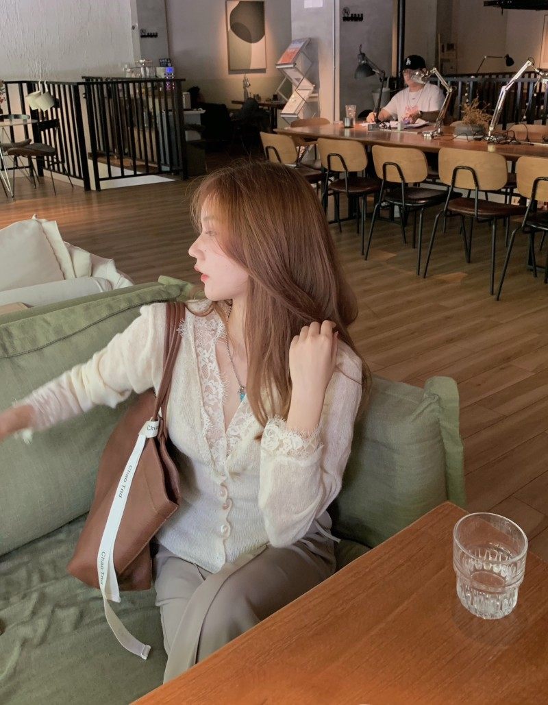 (吴大笑)2021秋气质马海毛收腰针织蕾丝拼接打底太好看太好搭了