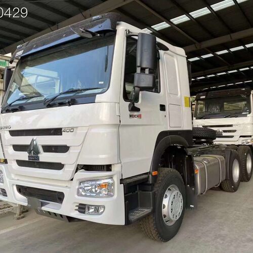 中国重汽371马力豪沃6x6牵引车国二大泵发动机出口