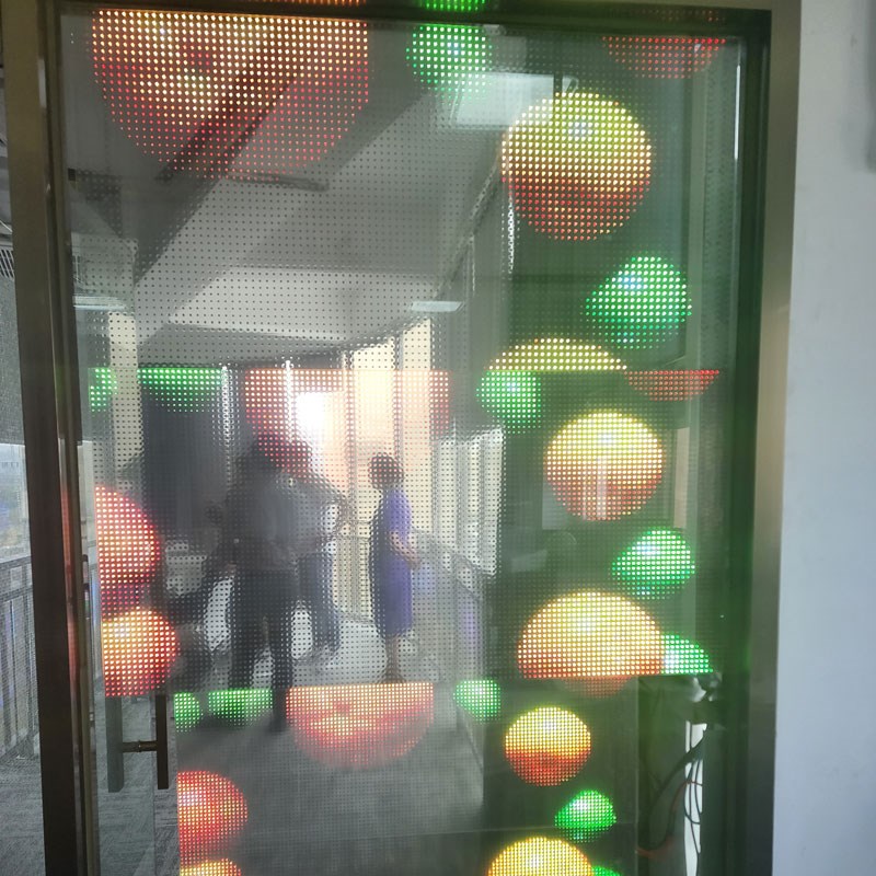 LED格栅显示屏柔性全彩玻璃贴膜商场晶膜广告橱窗光弯曲面屏